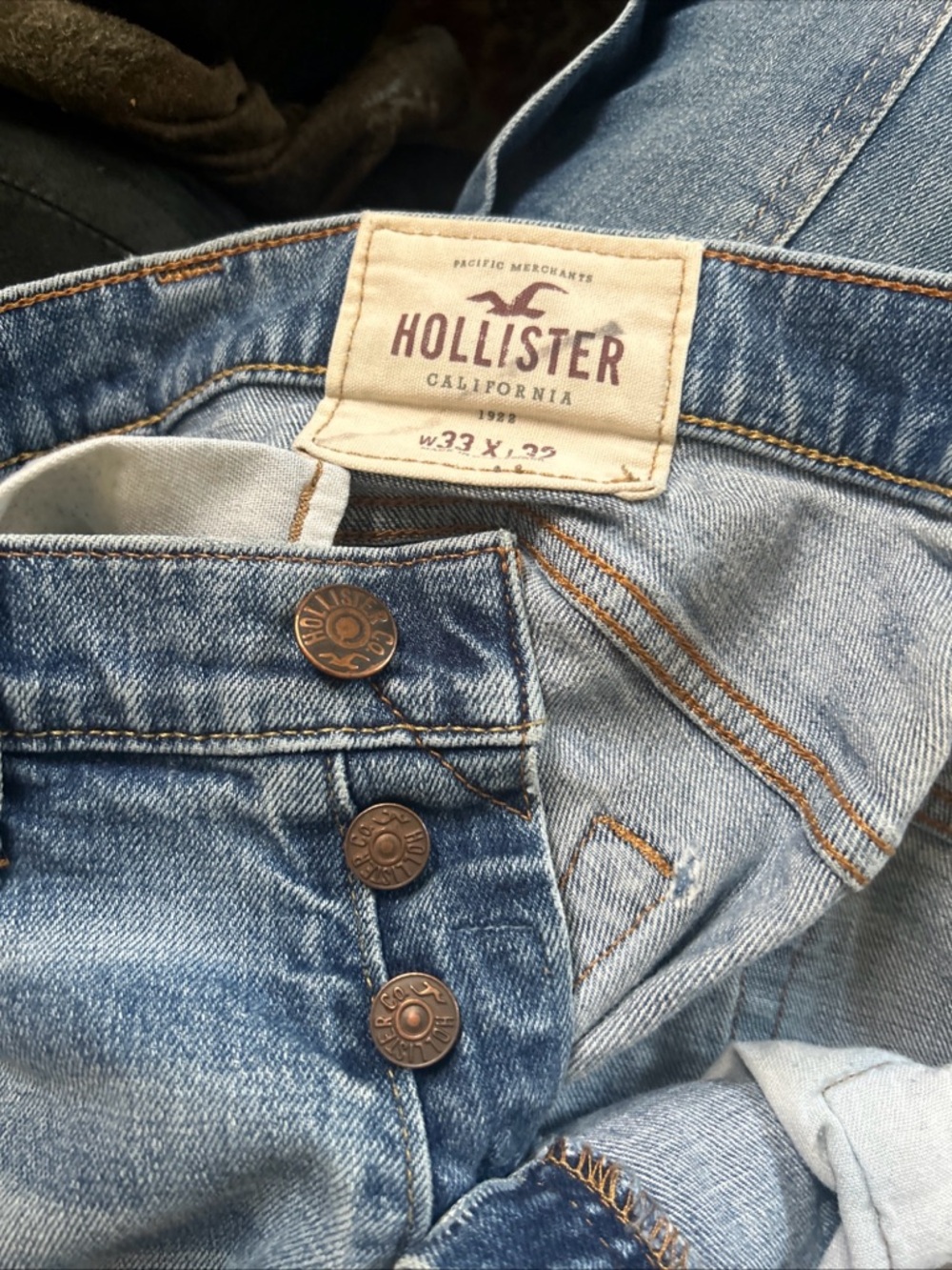 Hollister 33x32 button fly Light Blue Denim Jeans ankle leg